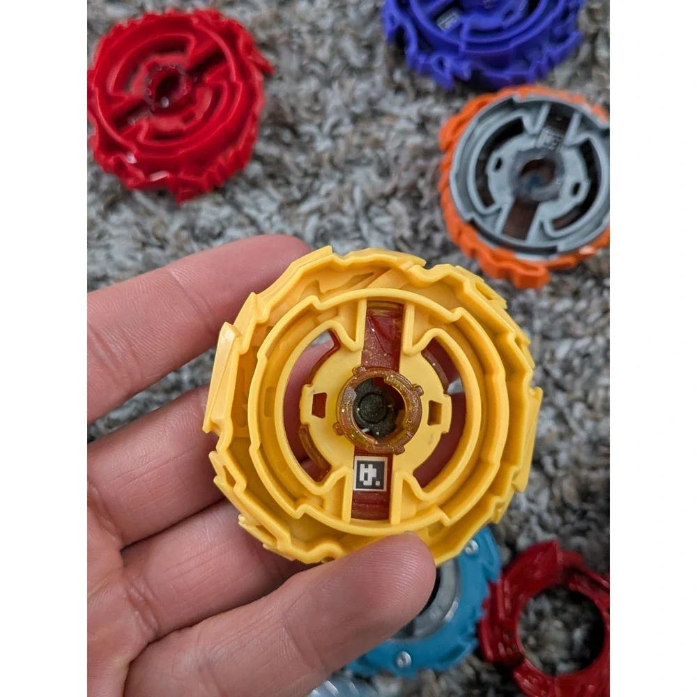 Beyblade Lot - 4 Spinning‎ Tops And Extras